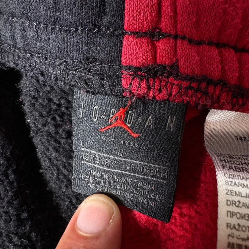 Air Jordan Mens Colorblock Fleece Shorts Black Red B773-R2S Size L (12-13 Yrs)